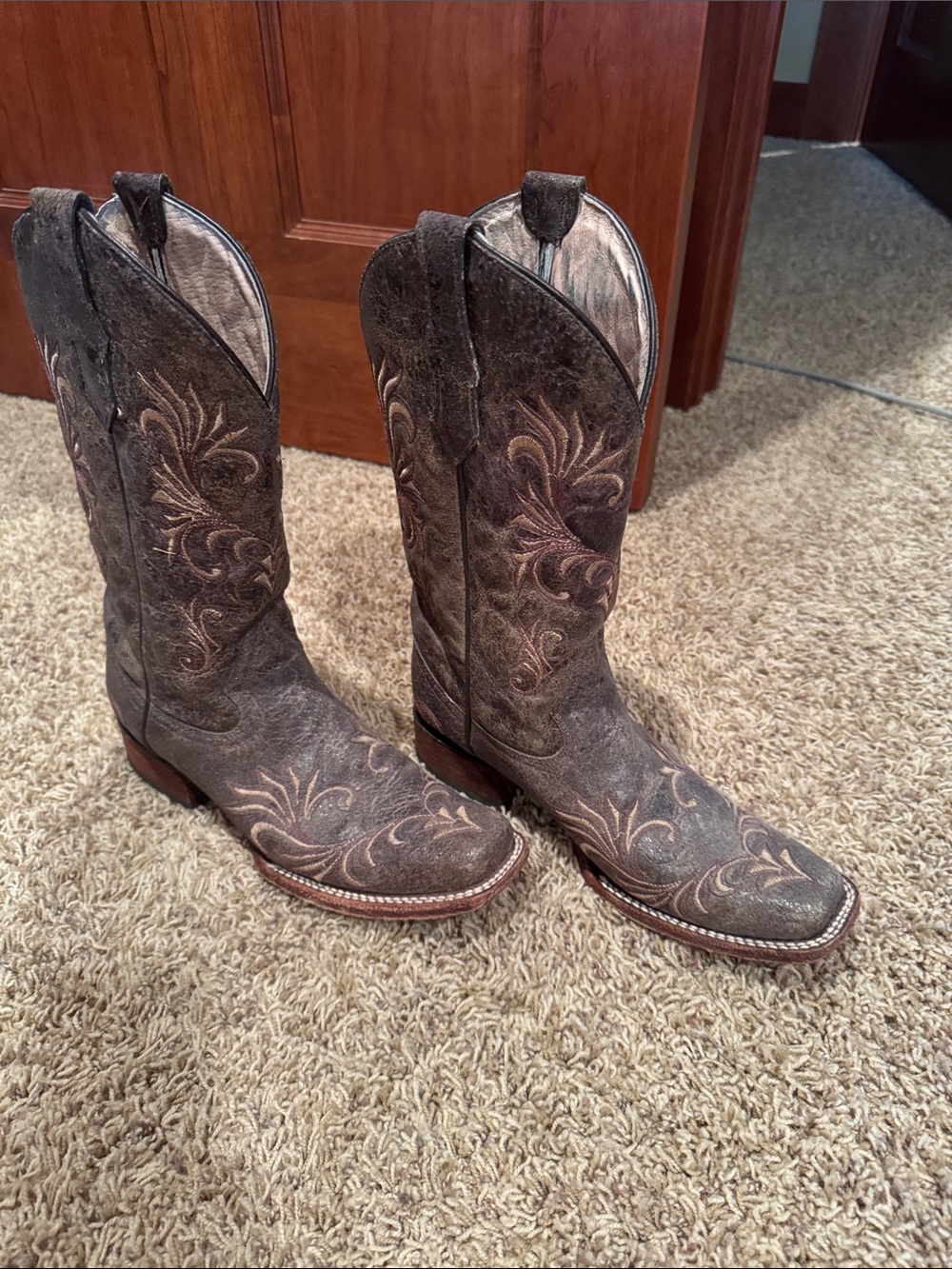 Brown Embroidered Western Woman’s Boots